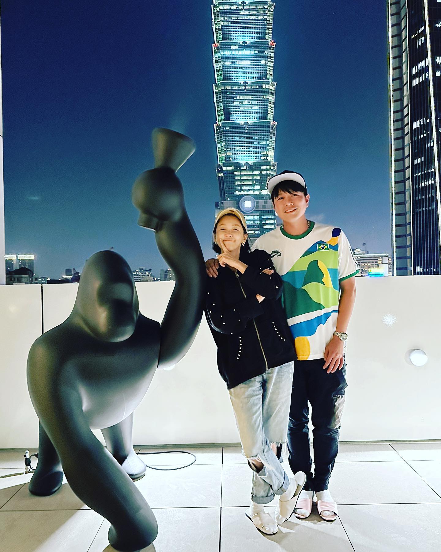 六月和李易結婚13年，今年屢傳婚姻失和。（圖片來源：李易LEE YI 臉書）