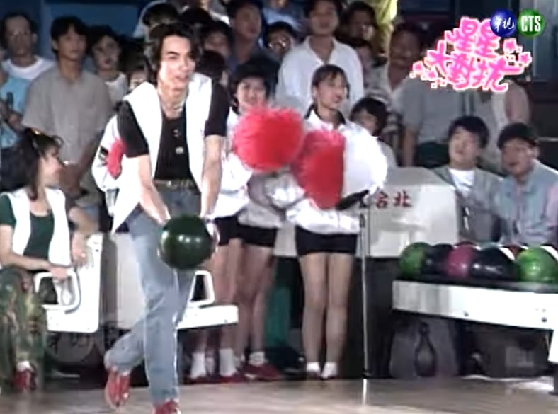 伊正30年前長相引發討論。（圖片來源：華視懷舊頻道 YouTube）