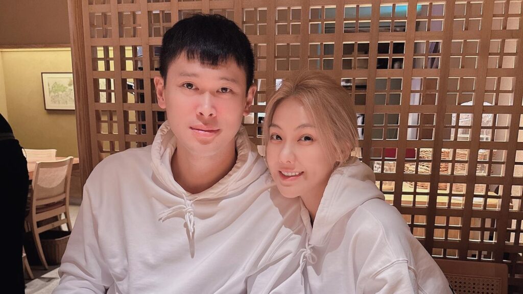 劉雨柔和男友胡凱翔成為孩子爸媽。（圖片來源：劉雨柔臉書）