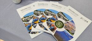 基隆市政府發表《2024年基隆市自願檢視報告(Voluntary Local Review,VLR)》，展現基隆市在永續發展、城市治理及社會包容上的具體成果與未來願景。(圖/基隆市環保局提供)