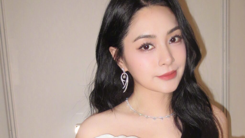 阿嬌日前出席活動，造型大受好評。（圖片來源：鐘欣潼微博）