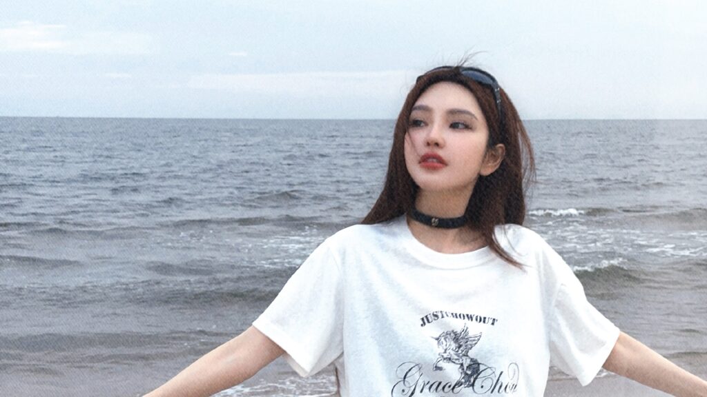 周揚青過去穿衣打扮受到不少限制。（圖片來源：周揚青微博）