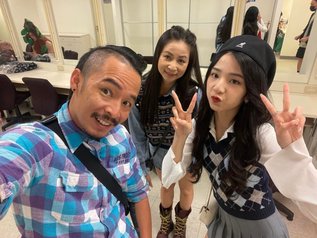 藍波老師大女兒潔潔現為啦啦隊員。（圖片來源：臉書 藍波老師）