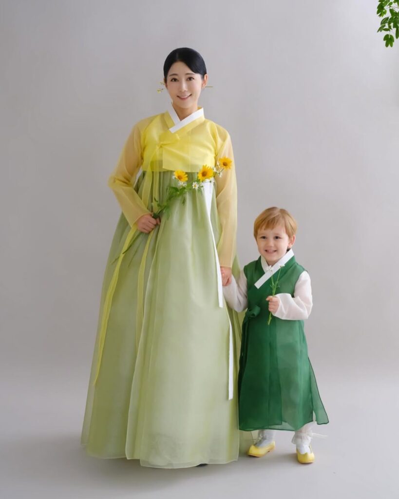 藤田小百合透過精子銀行生育，自己教養小孩。（圖片來源：藤田小百合IG sayuriakon13）