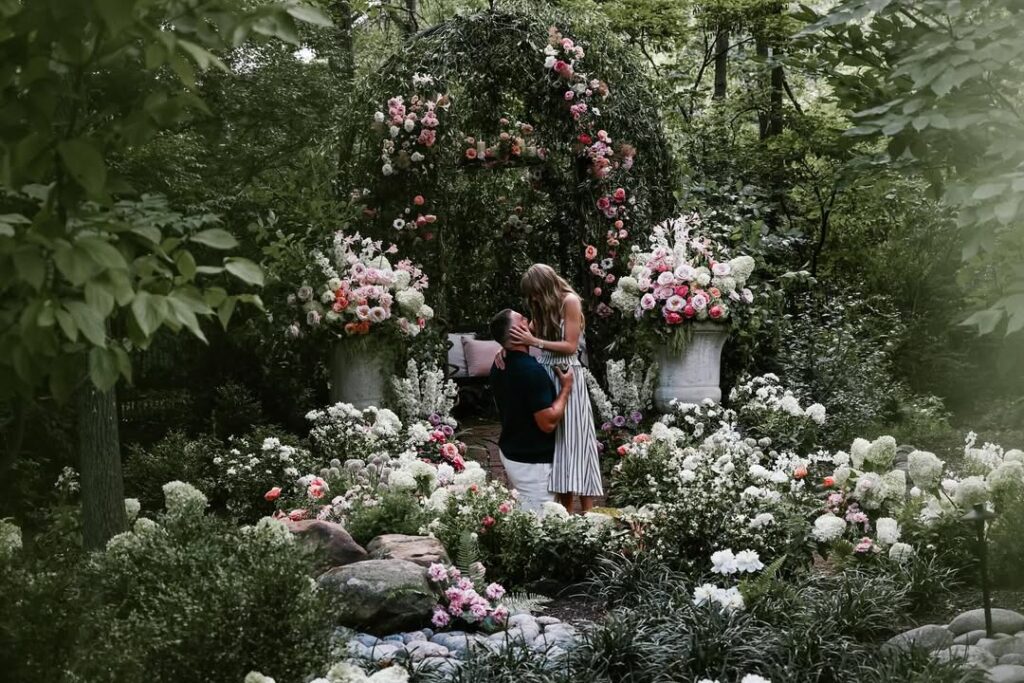 泰勒絲被男友求婚。（圖片來源：泰勒絲IG taylorswift）