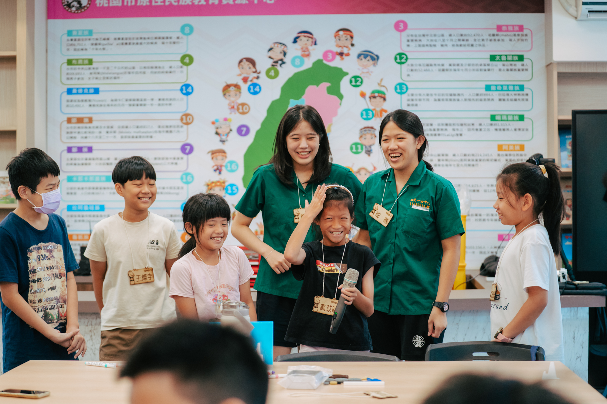 圖/科普可以是活躍、和快樂的,北一女大姐姐透過活潑的課程設計傳遞不一樣的科普教育學習視角。(台積電慈善基金會 提供)