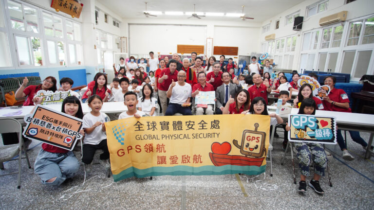 圖/台積電慈善基金會與台積志工團隊到新竹縣照東活動舉辦防詐課程教學。(台積電慈善基金會提供)