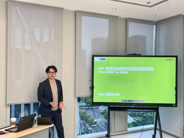 當執行者正被AI取代，如何從執行者思維，升級到被信任的商業顧問思維。（圖／黃至堯博士）