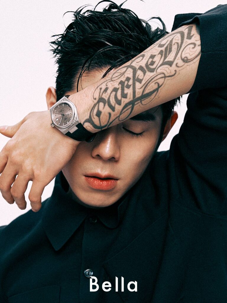 服裝:針織襯衫,Sandro;手錶:PRX 系列大馬士革鋼自動腕錶,Tisso。(圖/《Bella儂儂》雜誌)