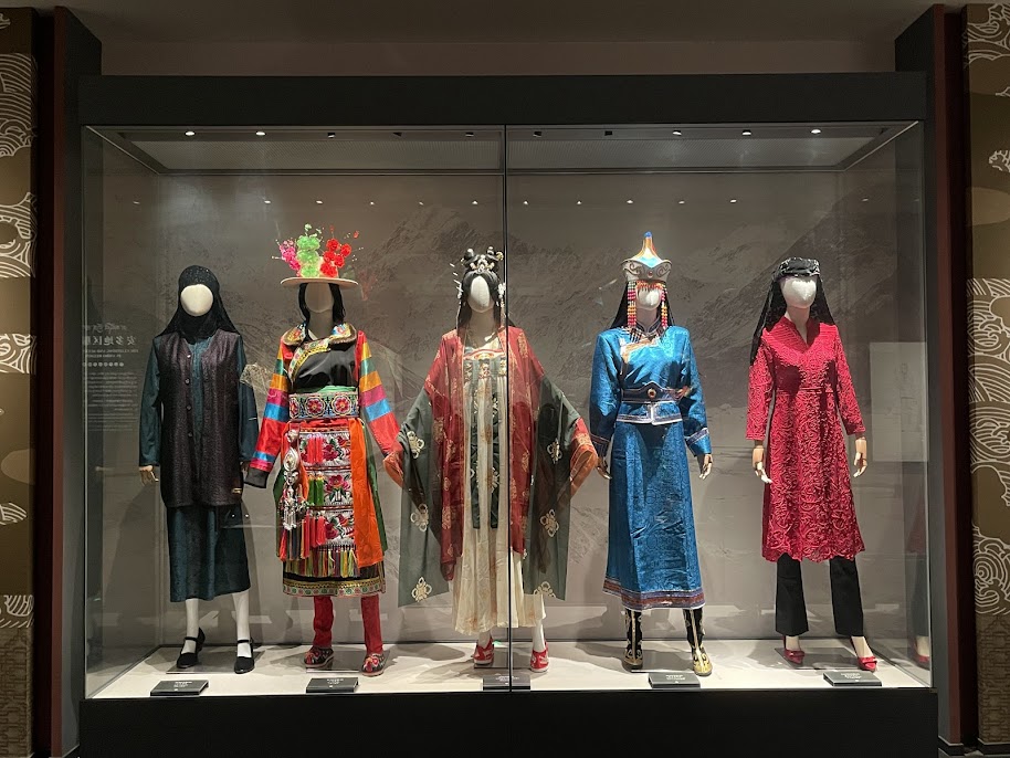 文化館的藏族服飾,挺有可觀之處。