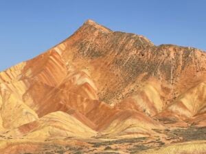 張掖七彩丹霞:大地最絢爛的調色盤,如烙在山谷上的彩虹。