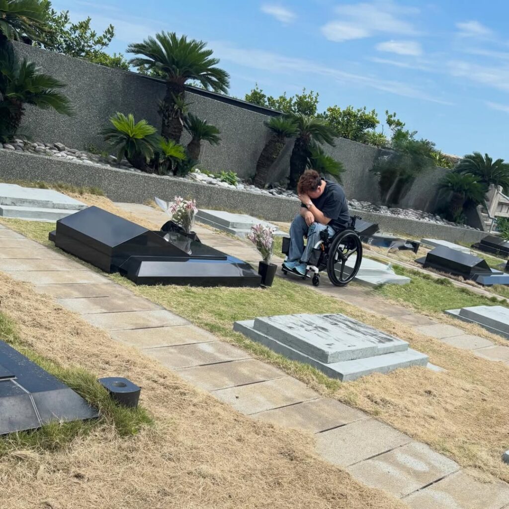 姜元來去年曾到台灣祭拜大S。（圖片來源：IG clon52）