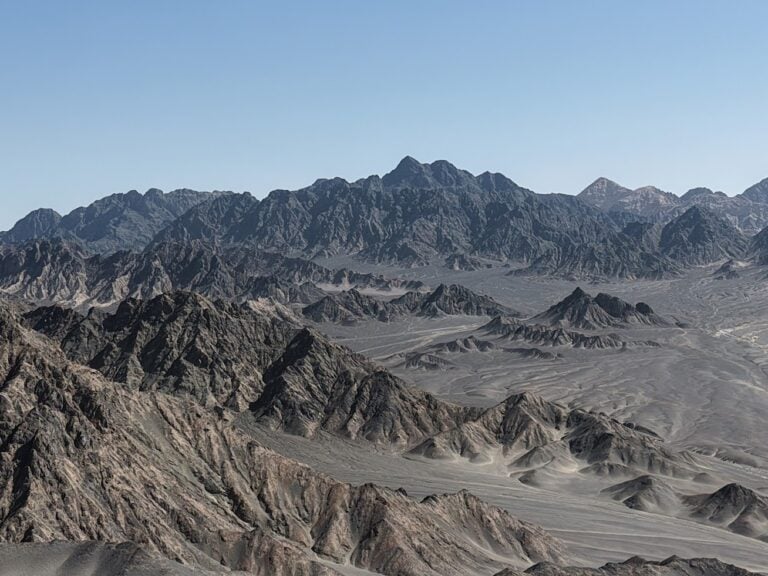 前往敦煌前的黑獨山。