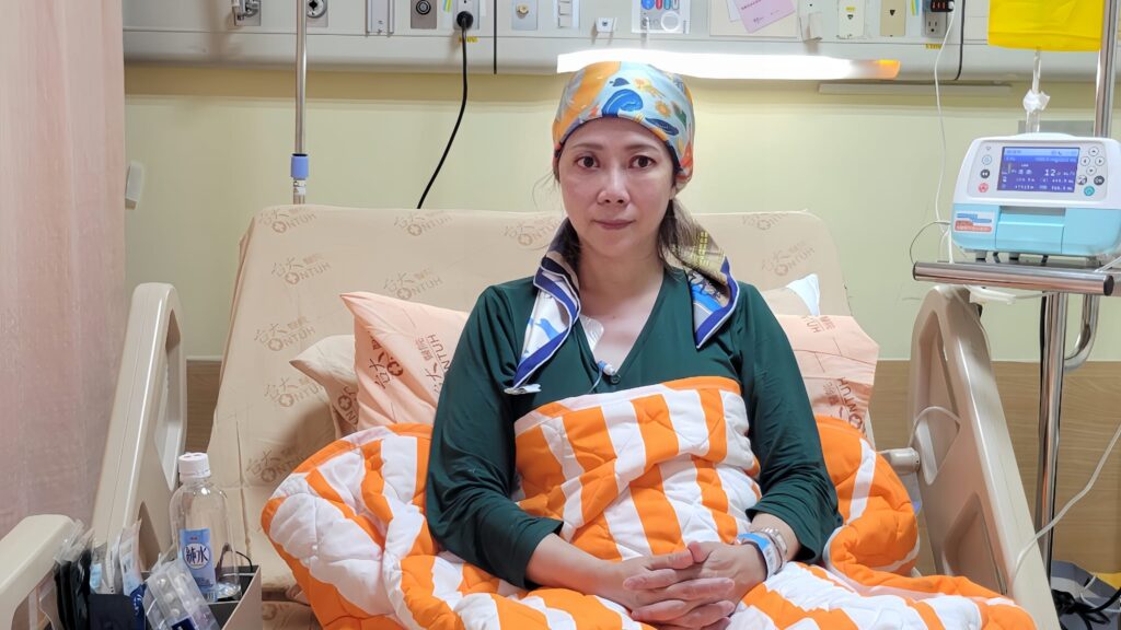 小彤熬過艱辛的癌症治療過程。（圖片來源：臉書 兩性作家小彤﻿）