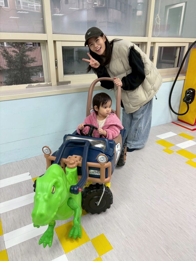 蘿莉塔質疑：「男生會顧小孩就好棒棒？」（圖片來源：臉書 綜藝媽咪 蘿莉塔）