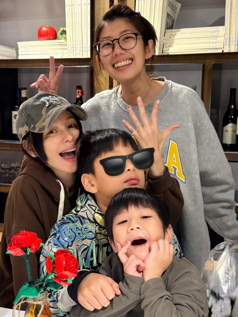 徐若瑄兒子買戒指作為她的生日禮物。（圖片來源：臉書 徐若瑄 Vivian Hsu）