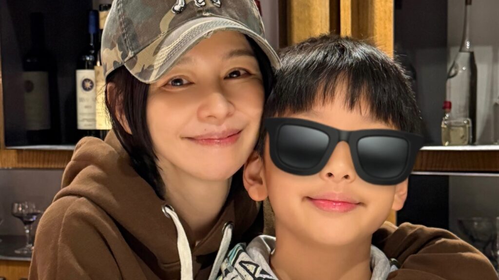 徐若瑄收到兒子送的生日禮物。（圖片來源：臉書 徐若瑄 Vivian Hsu）