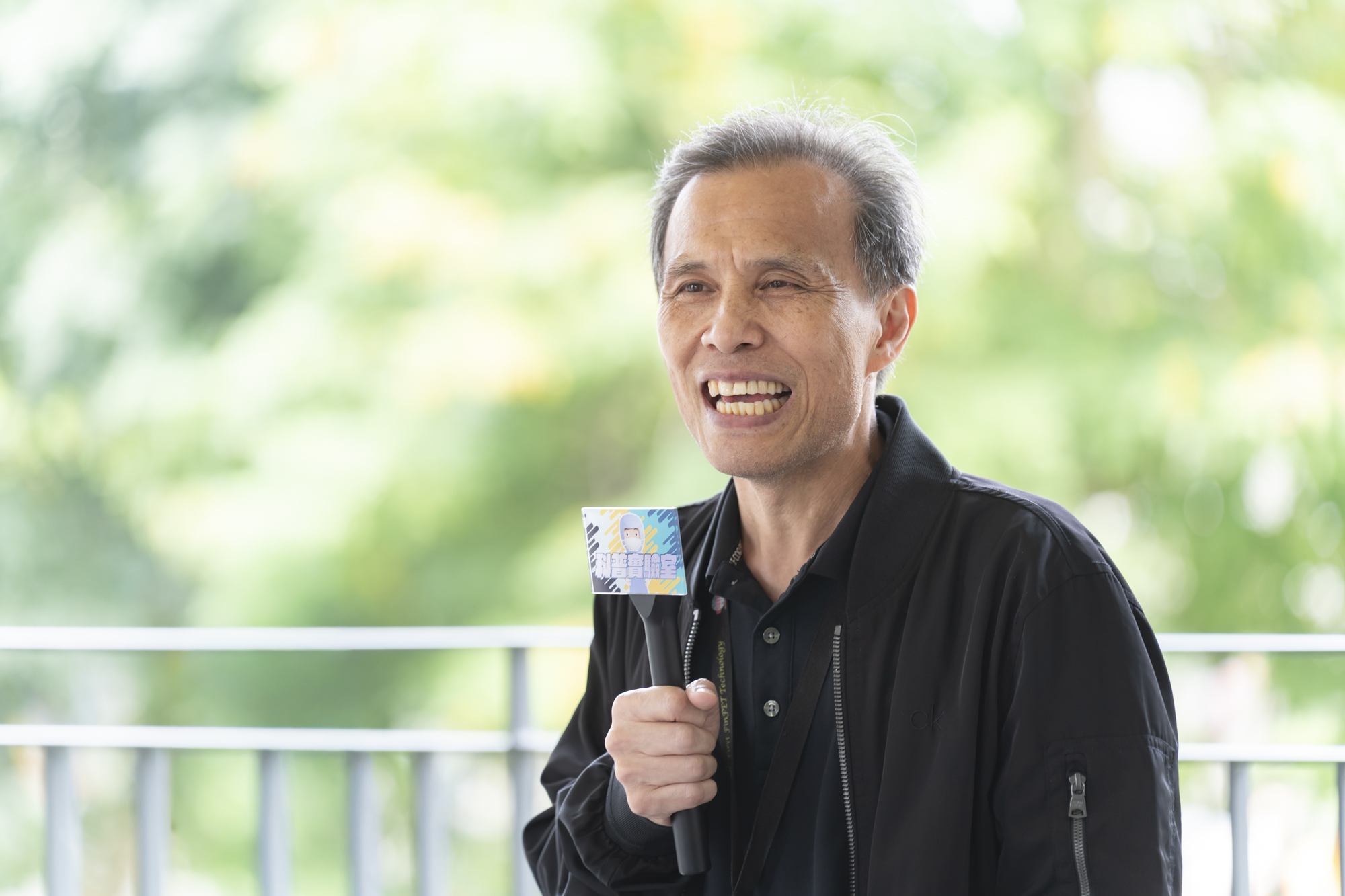 圖/台積電研發14埃米平台技術組織羅增錦副處長攜手緯創軟體（WITS）志工在新竹水源國小舉辦邏輯閘科普活動。(台積電慈善基金會 提供)