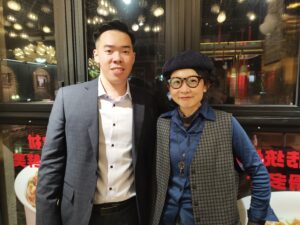圖/郭嘉豪導演（左）與聯合製片人賈加（右）。賈加曾在經典劇作《逃之戀》中與劉曉慶飾演患難與共的乾姐妹，未來有望在精品短劇計畫中，再續這段跨時空的女性情感連結。(郭嘉豪 提供)
