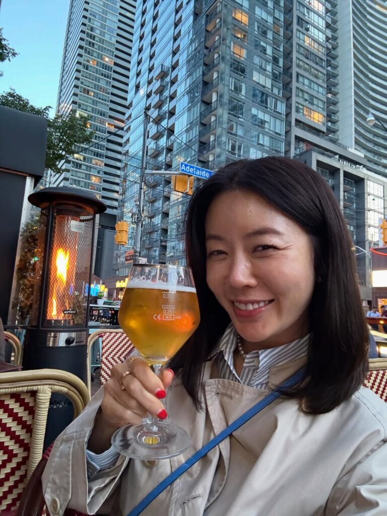 安善英喜歡小酌，但除了水和酒之外的飲品都不會碰。（圖片來源：IG anney_an_love）