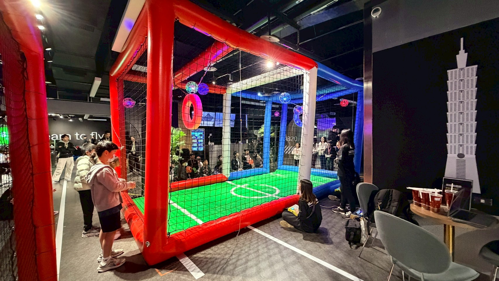 好評爆棚 「無人機足球賽」(圖：沅星航空)