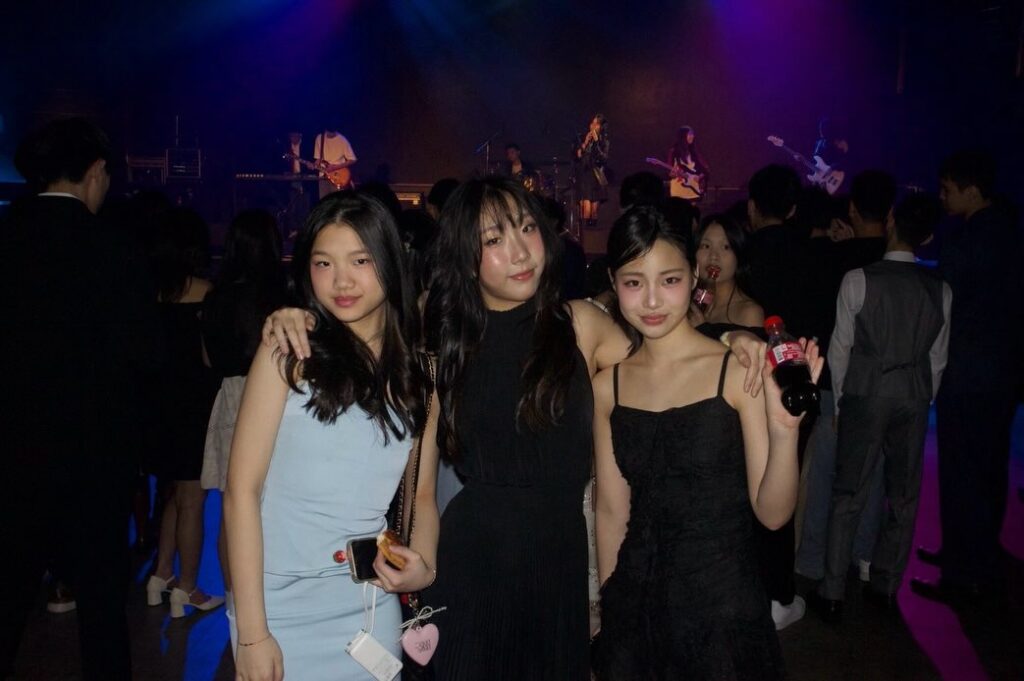 許老三女大十八變，少了點調皮搞怪，多了少女氣質。（圖片來源：IG alice_hsuuu）