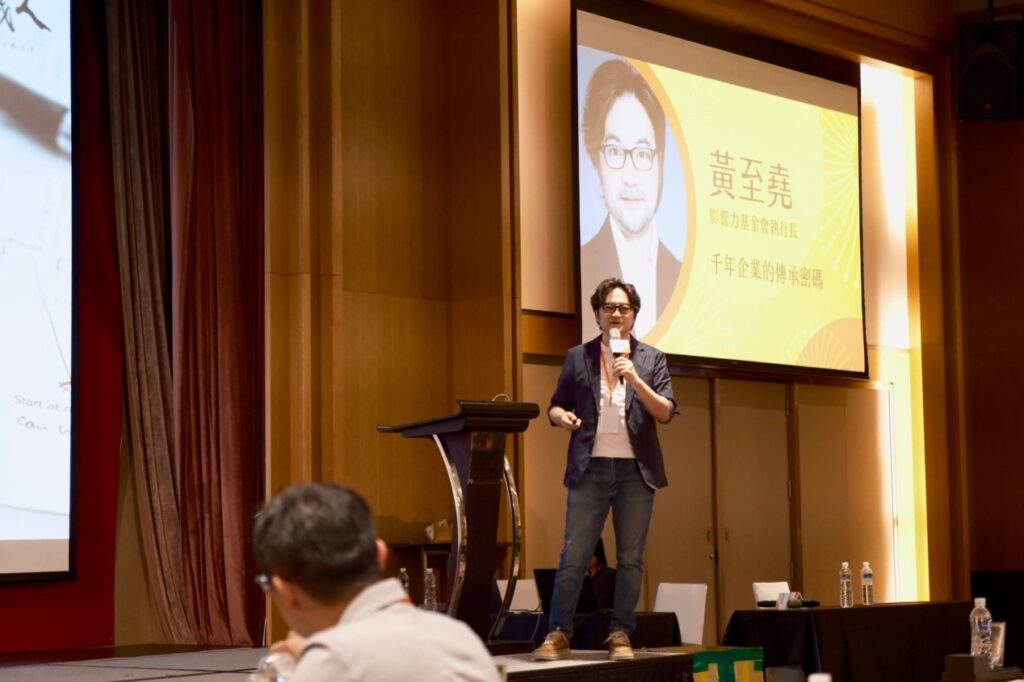 千年企業的傳承密碼，從來不是選對接班人，而是建立一套讓組織在交接之後，依然能穩定運轉的系統。（圖／黃至堯博士）