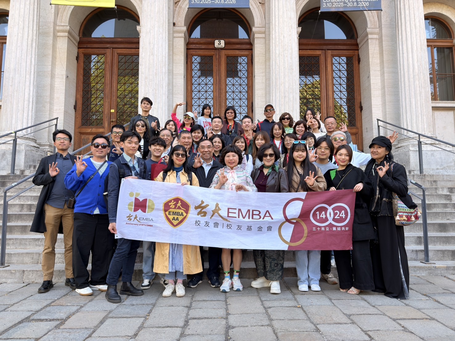 維也納藝術大學學生同埸演唱臺大EMBA校歌。（圖／臺大EMBA校友會提供）