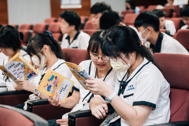 圖/在今年會考結束選填志願前的關鍵時刻，國中群科職涯探索半日體驗營共吸引了近100名來自新竹縣市國中師生熱情參與。(台積電慈善基金會 提供)