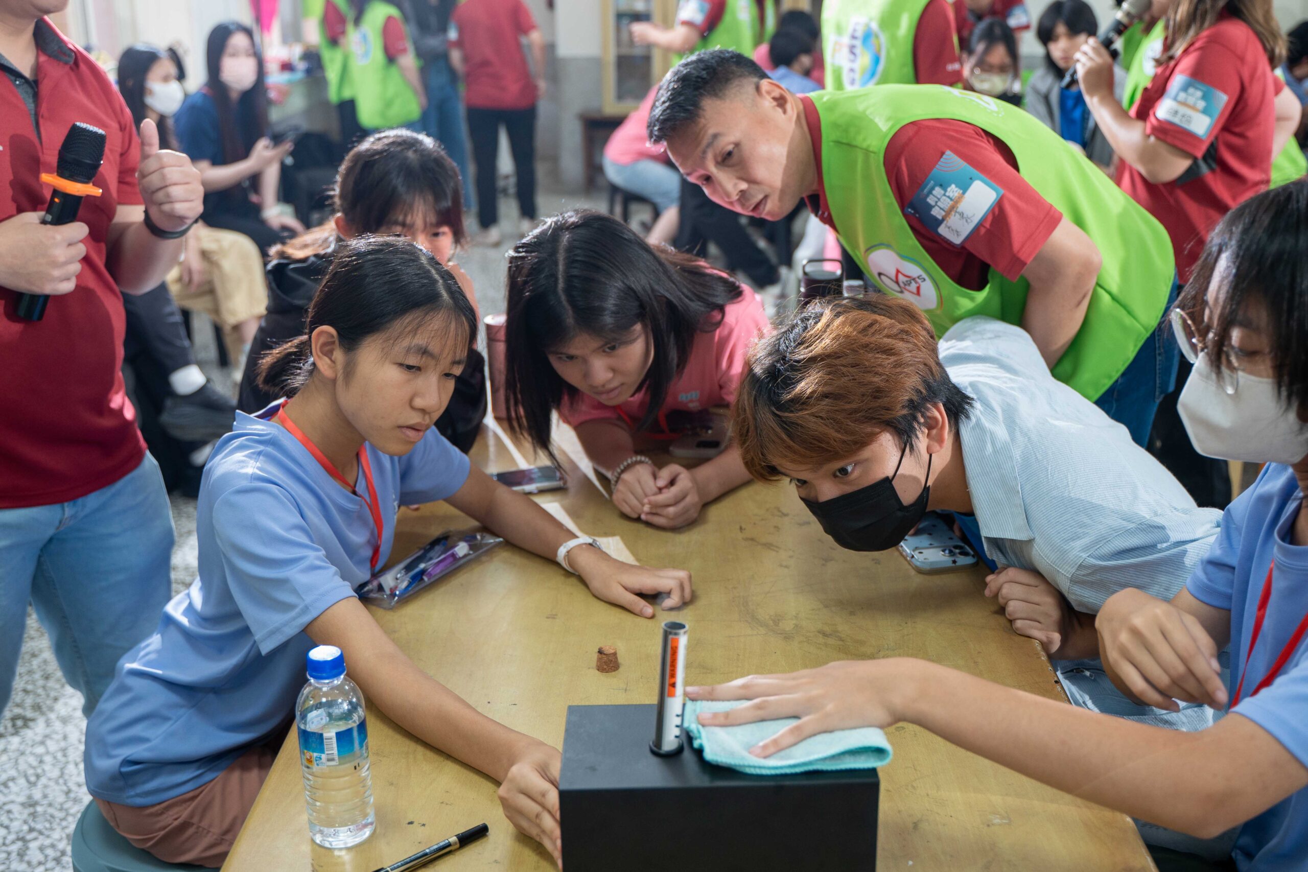 圖/台積電APTS志工以風力設計科普課程，遠赴偏鄉進行志工服務。(台積電慈善基金會 提供)