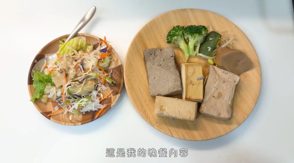 趙小僑一日蛋白質攝取量高達145公克。（圖片來源：YouTube 趙小僑女人說）