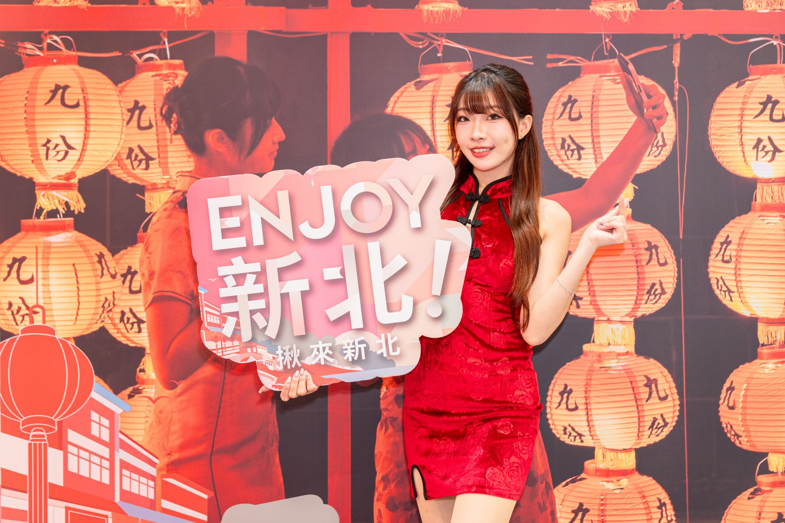 新北館以九份紅燈籠為景，引領民眾走進充滿故事感與懷舊情懷的山城夢境(圖/新北市政府)