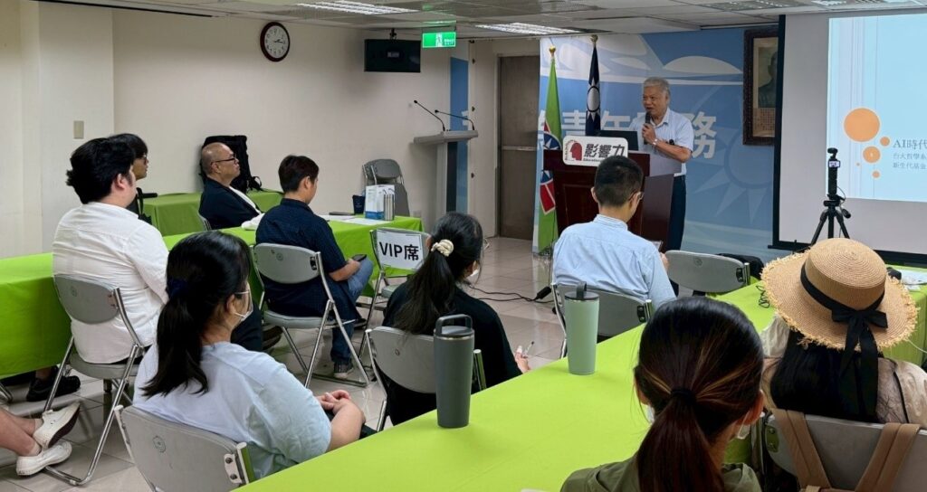 台大哲學系退休教授林火旺深耕哲學教育三十餘年，退休後持續投入高中生與教師品德教育推廣，此次受邀於《影響力講堂 &times; OM talk》分享「AI時代，哲學思辨的重要性」。（圖／影響力教育基金會）