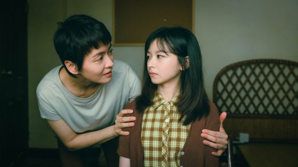 梁詠琪（左）與陳姸霏（右）飾演相愛相殺的母女。（圖／奇蹟映畫所）