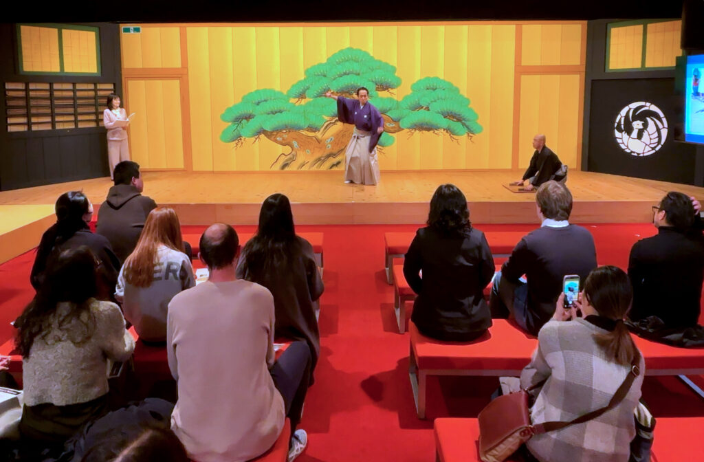 體驗活動：由專業的歌舞伎演員親身實演示範，引領參加者近距離感受歌舞伎特有的身段、神韻與極致的表現力。（圖片提供：松竹）
