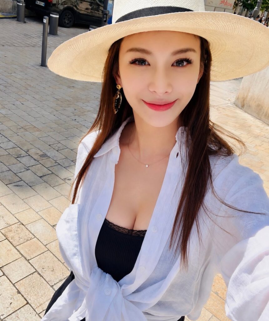 艾莉絲當年以單親媽媽身分，獨自帶著女兒移居法國，曾經歷一段辛苦的時間。（圖片來源：FB 艾莉絲 X IRIS）