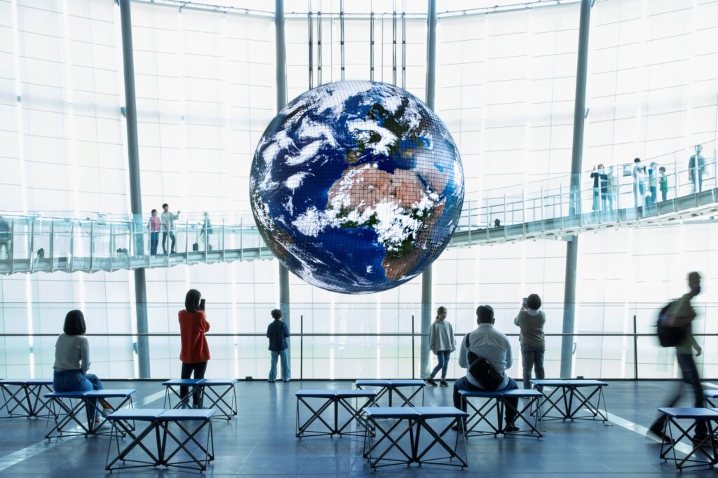 最具代表的經典展示「Geo-Cosmos 地球宇宙」(圖/日本科學未來館)