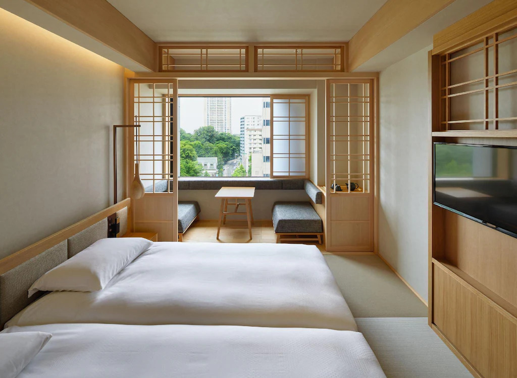 「札幌由緣溫泉旅館」搭配大量木質元素與簡約設計(圖/樂天旅遊)