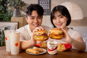 麥當勞新品「海味揚蝦堡」、「海味雙層揚蝦堡」緊急下架。（圖／麥當勞）
