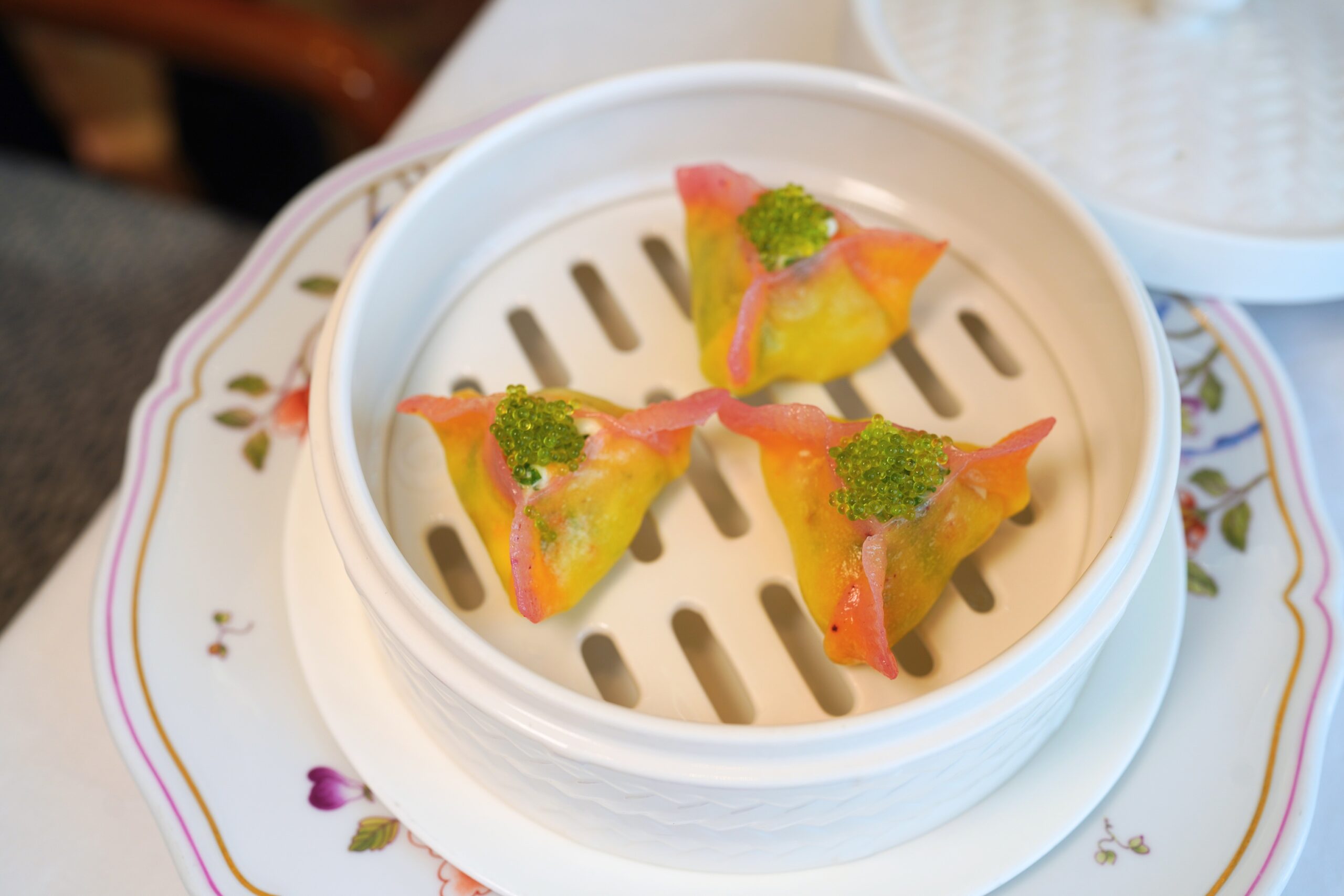 港灣壹號招牌粵點「賽螃蟹鮮帶子餃」(圖/台北君悅酒店)