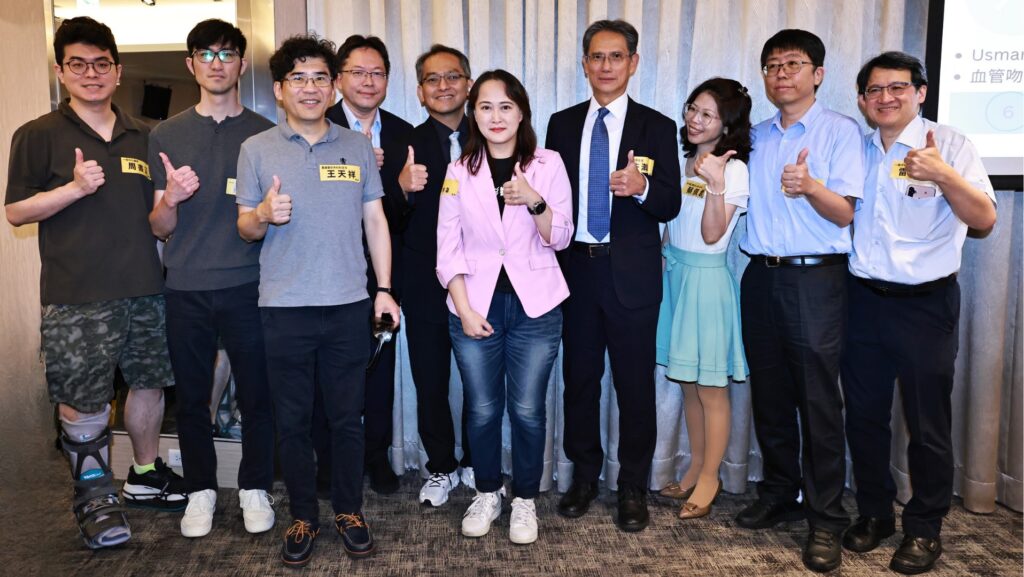 外科部各次專科部主任與學長姐共同參與活動，與學員面對面交流，分享選科歷程與臨床經驗。（圖/臺北榮民總醫院）