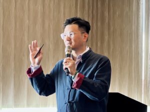 因為堅持，羅印呈終能踏上大學講台，開啟教職生涯(圖/羅印呈)