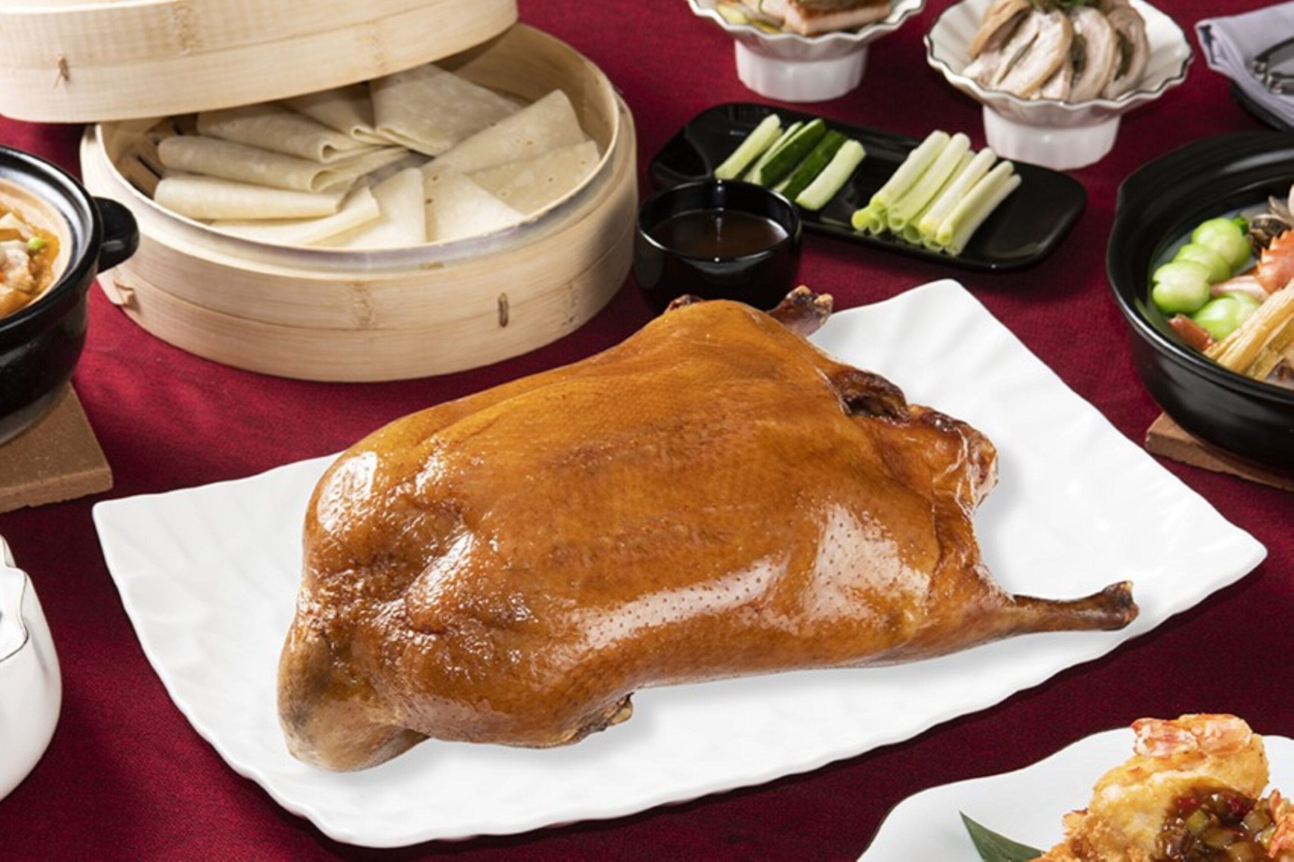 凱華樓中華料理餐廳,推薦招牌「御膳黃袍北京鴨」(圖/JR東日本大飯店台北)