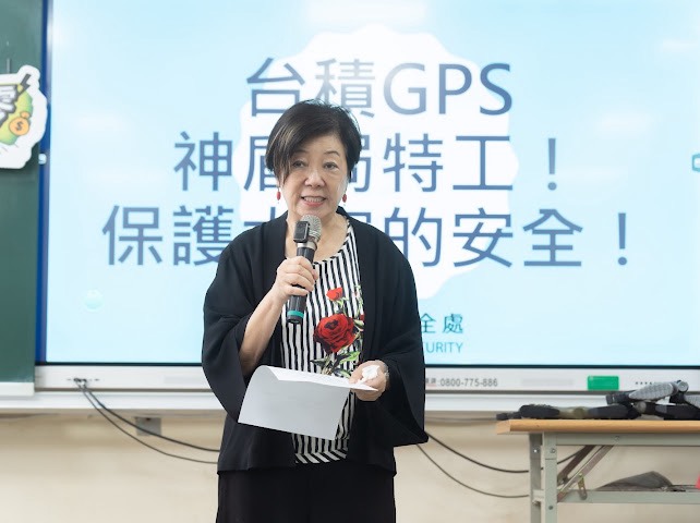 圖/台積電慈善基金會董事長張淑芬以自身經驗分享自己的照片被不法分子冒用去製作網路投資詐騙廣告,強調數位時代的網路資訊絕對不可以全信。(台積電 慈善基金會 提供)