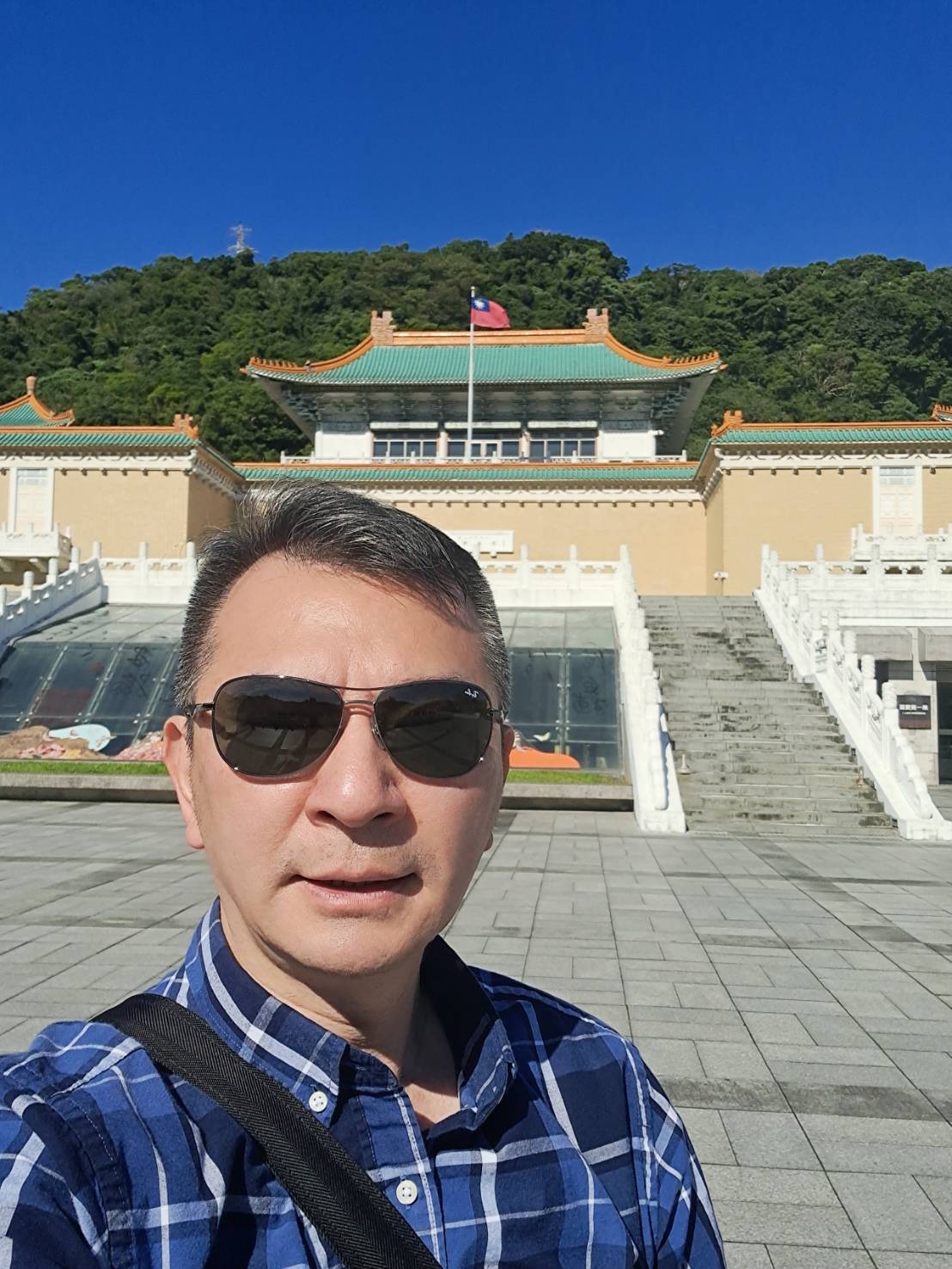 熱愛觀光並身兼導遊領隊身分的高勳國，常載著外國遊客穿梭台灣各大景點(圖/高勳國)