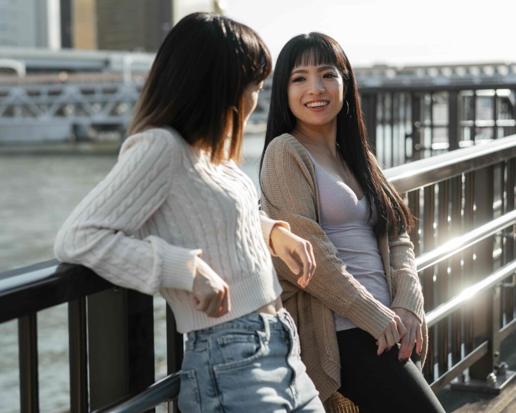 結婚後跟姊妹從每週聚會變成一年見一次，連她換工作都是看限動才知道。明明沒吵架，怎麼就走散了？3個心態，重新理解婚後友情。