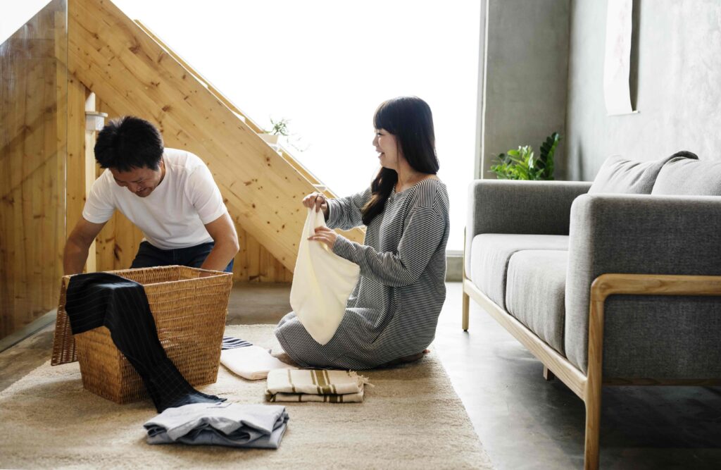 節日禮物從不缺，回到家卻什麼都是妳在做？他是真的疼老婆，還是習慣有人打理生活？從家事、生病、做決定這5個細節，看出真正的差別。