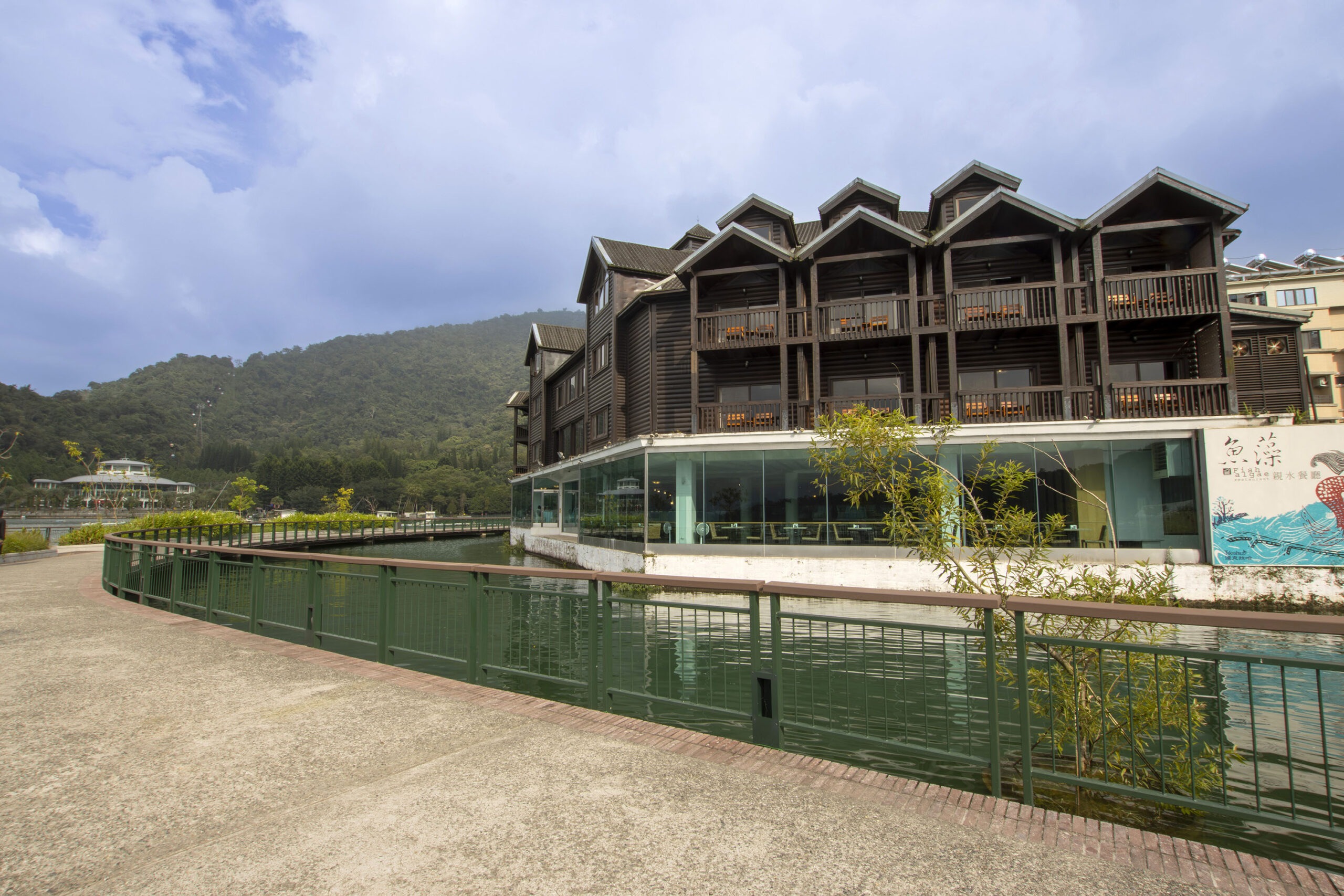力麗日月潭哲園會館攜手青草植物品牌「阿原YUAN」，推出「神山香遇」住房專案，以香氣串聯日月潭水社大山與陽明山，探索山林植物之美(圖/力麗觀光)